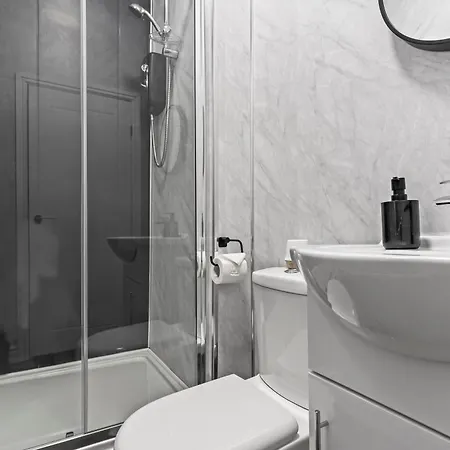 4 Bedroom, 2 Bath In Newcastle Town Centre Экстерьер фото