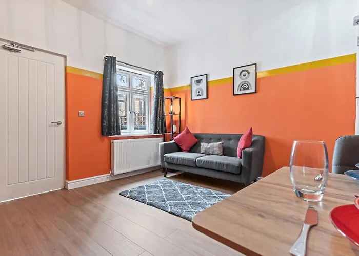4 Bedroom, 2 Bath In Newcastle Town Centre