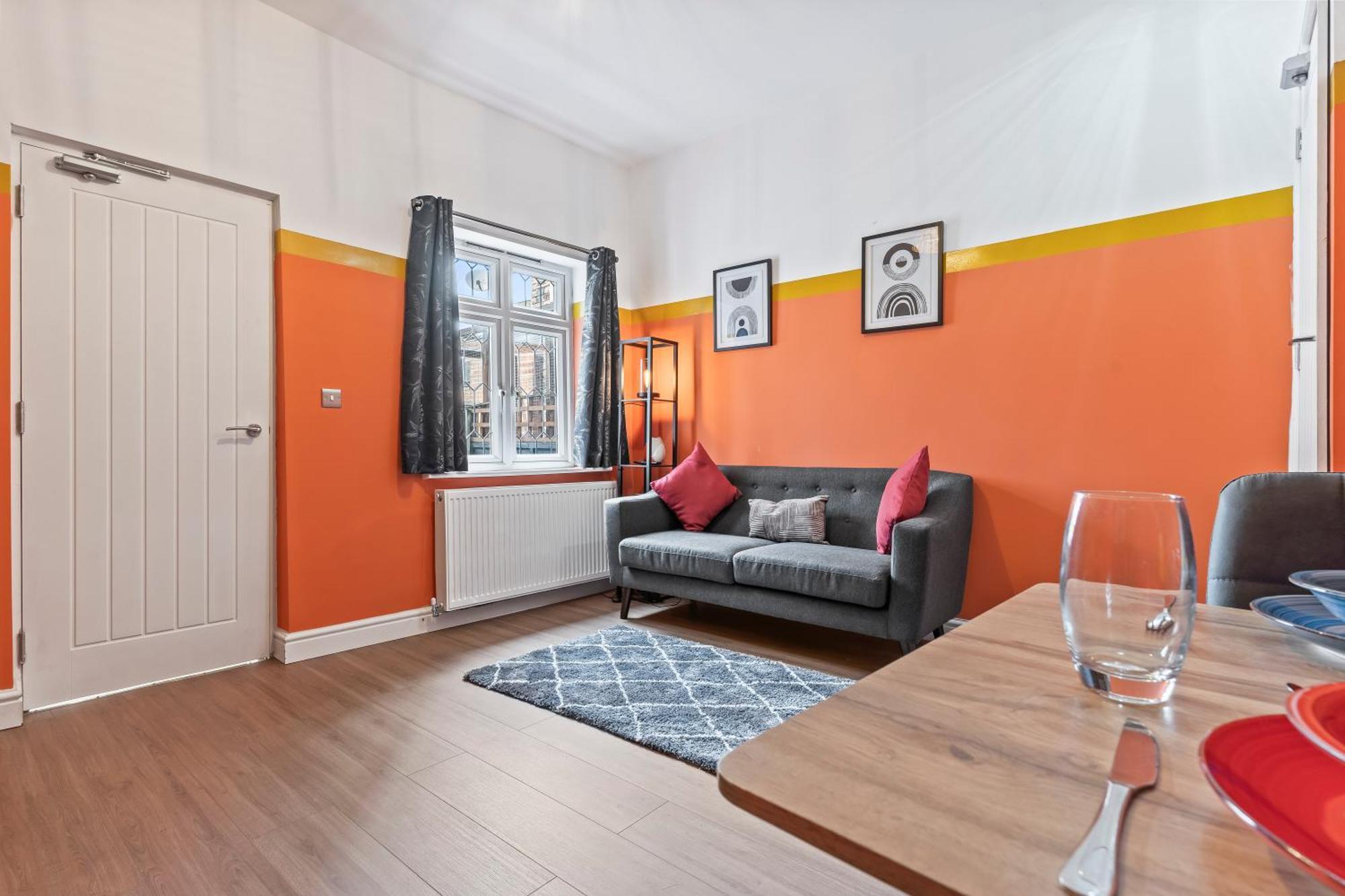 Holiday home 4 Bedroom, 2 Bath In Town Centre *