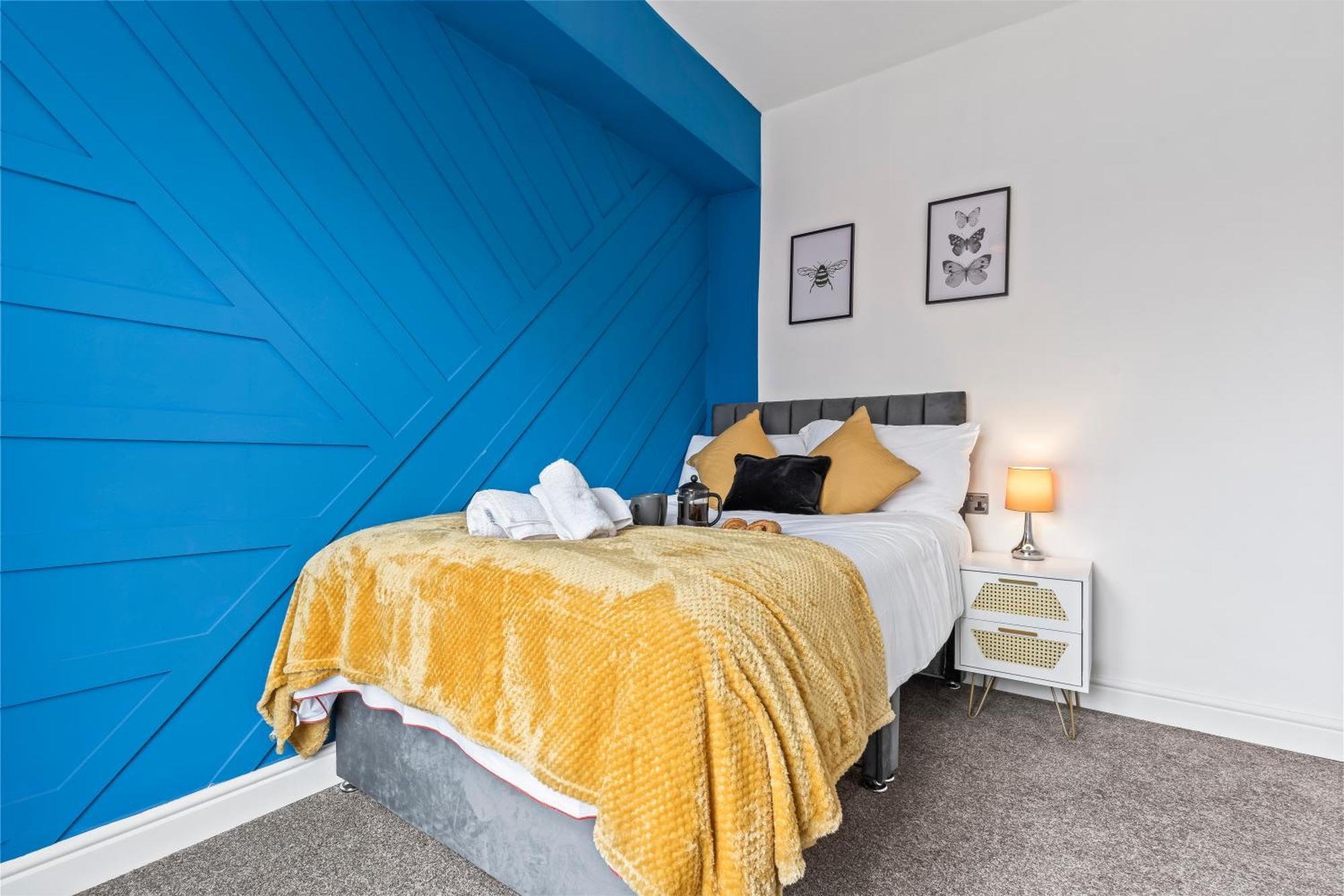 4 Bedroom, 2 Bath In Town Centre *