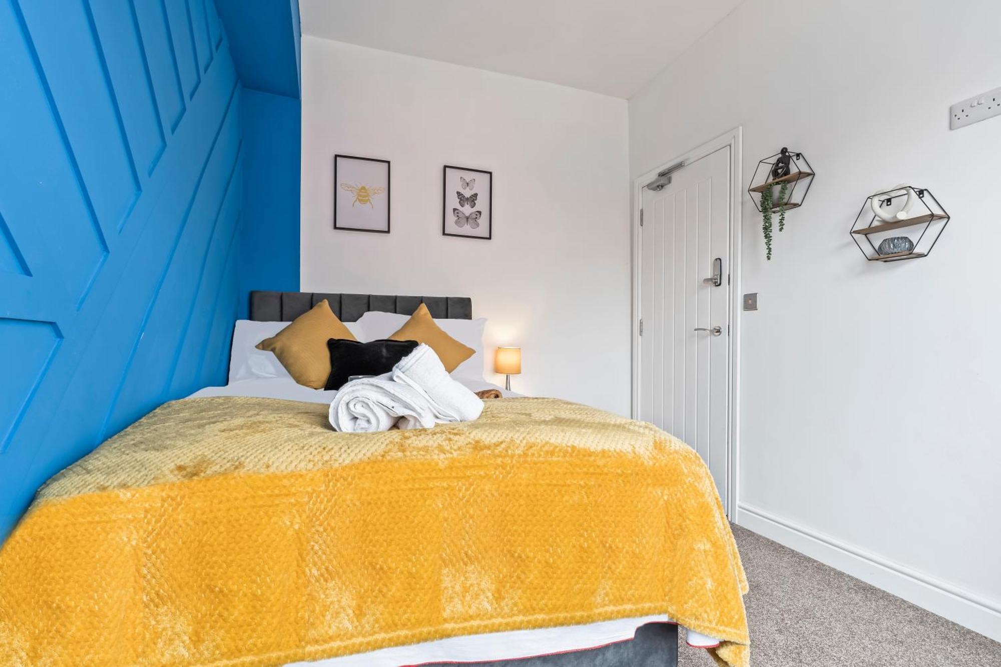 4 Bedroom, 2 Bath In Town Centre