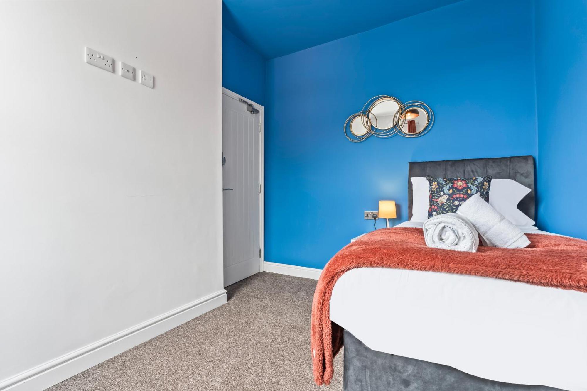 Holiday home 4 Bedroom, 2 Bath In Town Centre Newcastle-under-Lyme