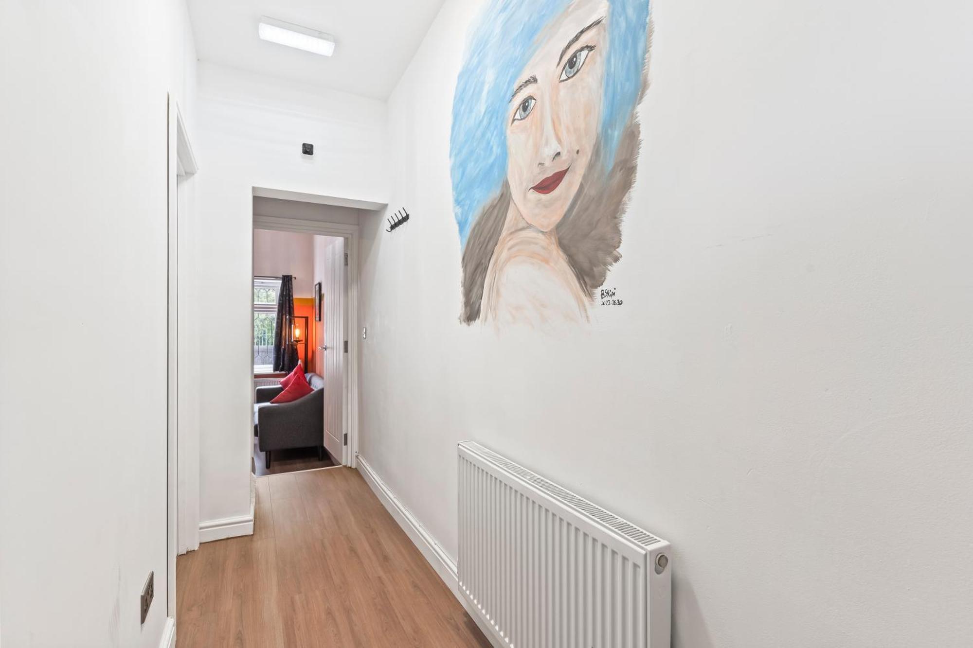 4 Bedroom, 2 Bath In Town Centre Holiday home *