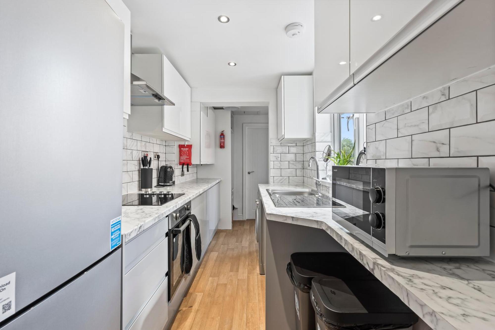 4 Bedroom, 2 Bath In Town Centre Newcastle-under-Lyme
