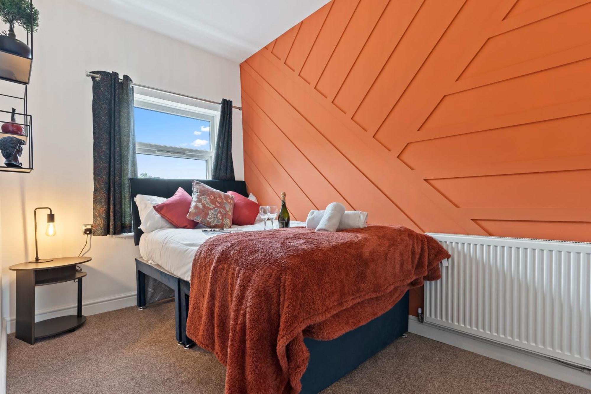 Дом отдыха 4 Bedroom, 2 Bath In Town Centre *